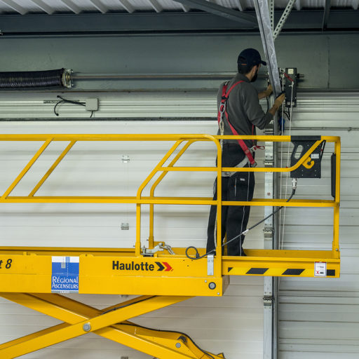 Installation portes de garage - Poitiers